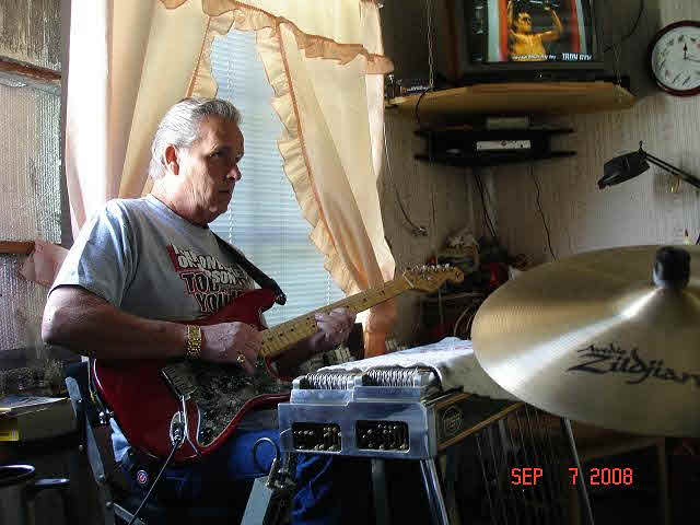File:ChuckAndGtr.jpg